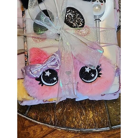 Girls Kitten Blanket Cozy Gift Set Panda Notebook Pencils Shaker Pen Eye Mask - Picture 8 of 9
